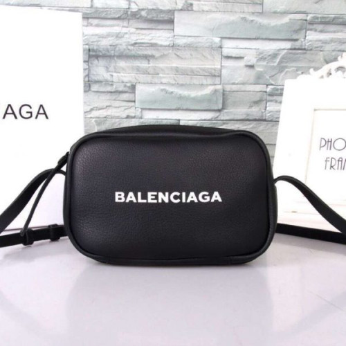 Ba*len*cia*ga-camera-bag