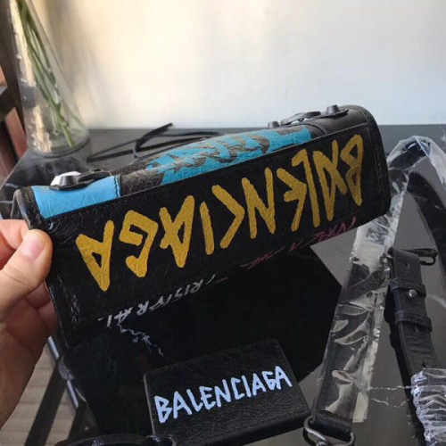 Ba*len*cia*ga-graffiti-classic-city-4