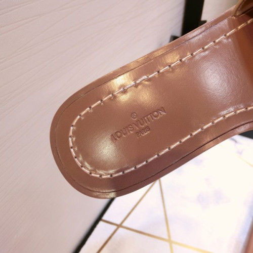 l0*is-V*t0n-lock-slippers-3