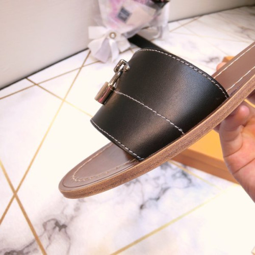 l0*is-V*t0n-lock-slippers-7