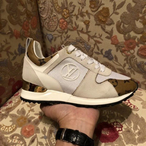 l0*is-V*t0n-run-away-sneaker-14