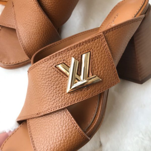 l0*is-V*t0n-sandals-3