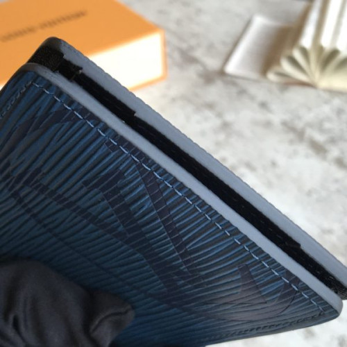 l0*is-V*t0n-wallet-39