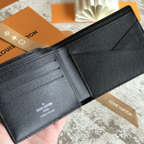 l0*is-V*t0n-wallet-45